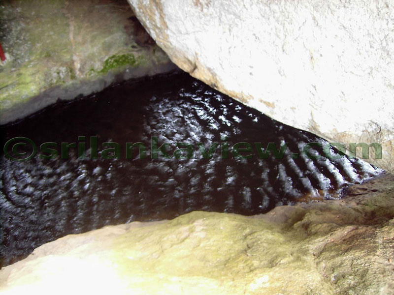  The Ira Handa nodakina Pokuna

[ Pond that doesn't get exposed to Sun and Moon]